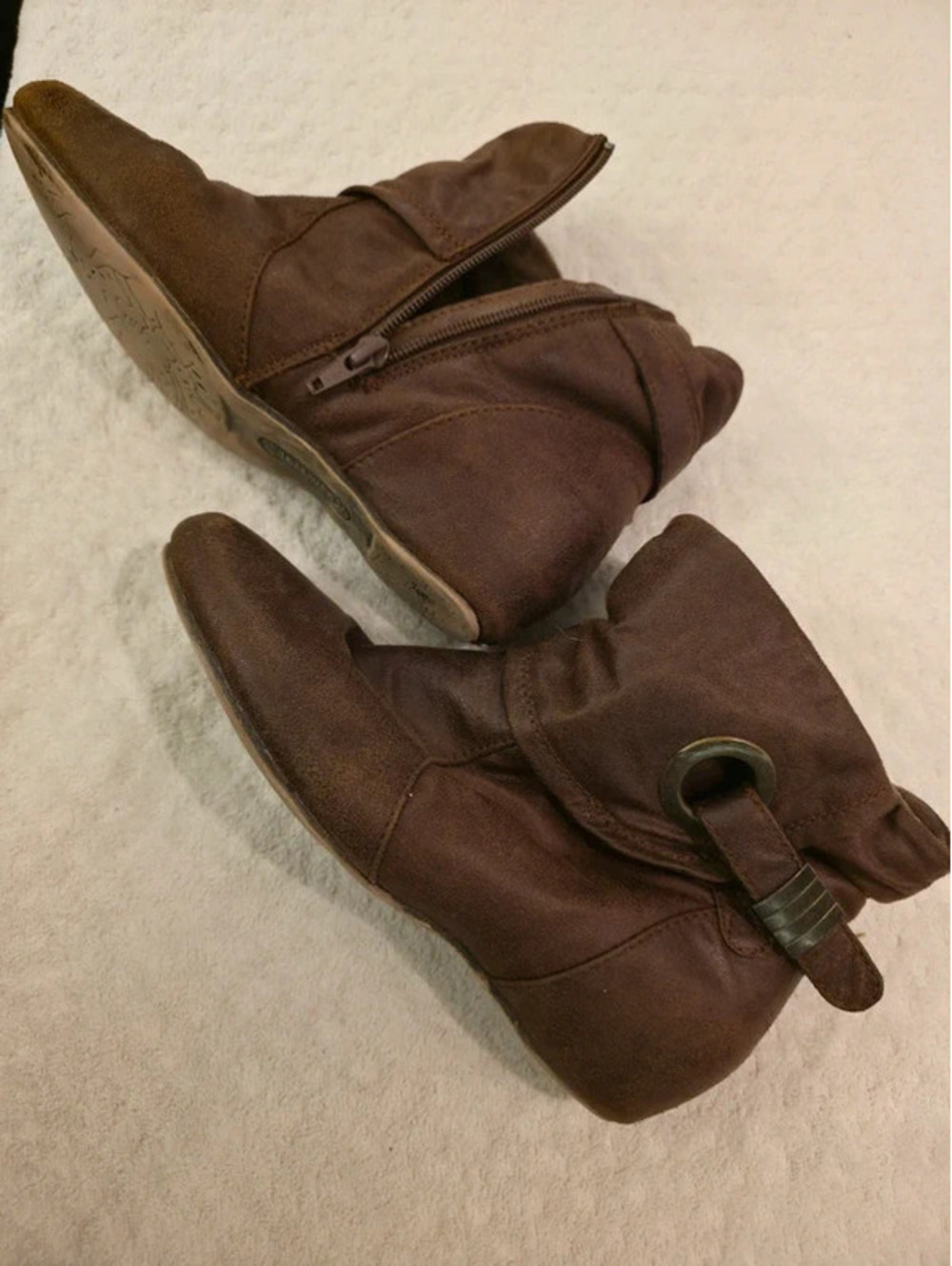 Size 6 baretraps ankle boots brown